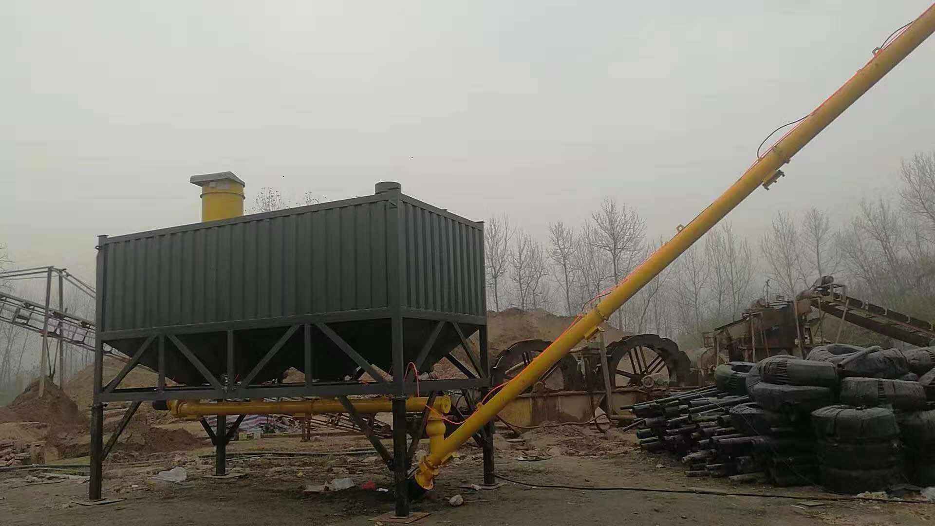 移動(dòng)攪拌站臥式水泥倉.jpg 移動(dòng)攪拌站臥式水泥倉.jpg